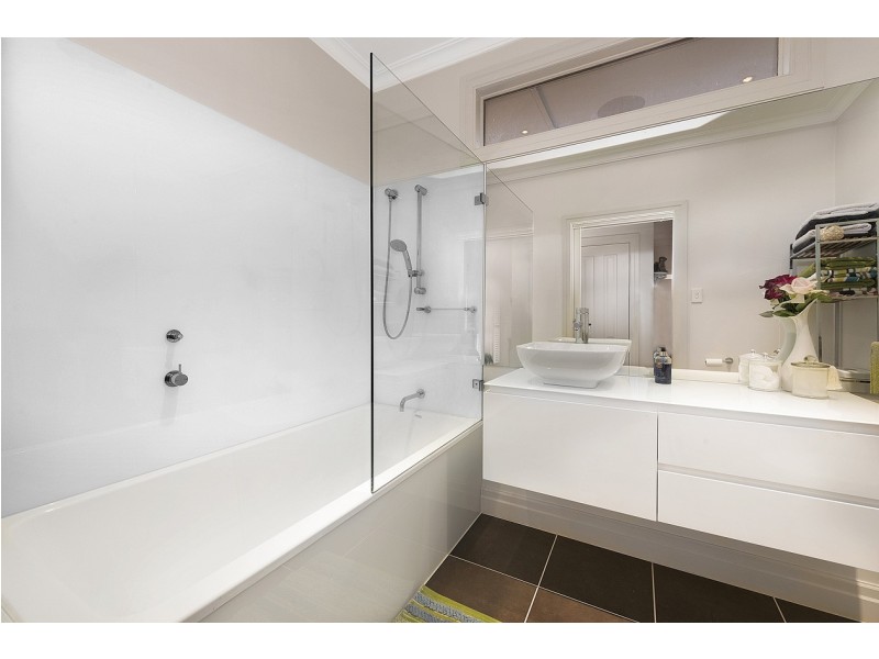 35 Halls Parade, Mitcham VIC 3132