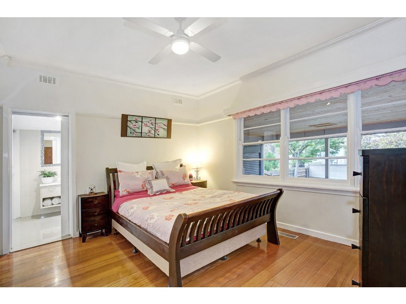 1/66 Rosstrevor Crescent, Mitcham VIC 3132