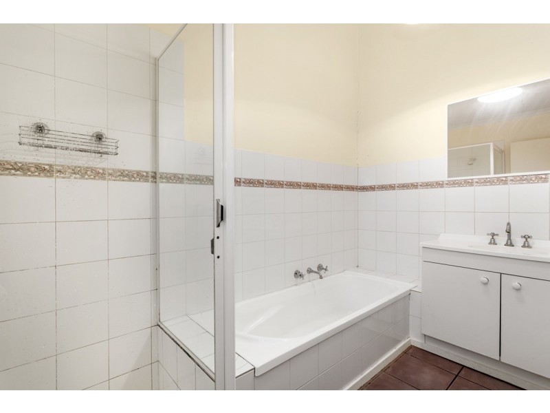 2/4 Central Avenue, Bayswater North VIC 3153