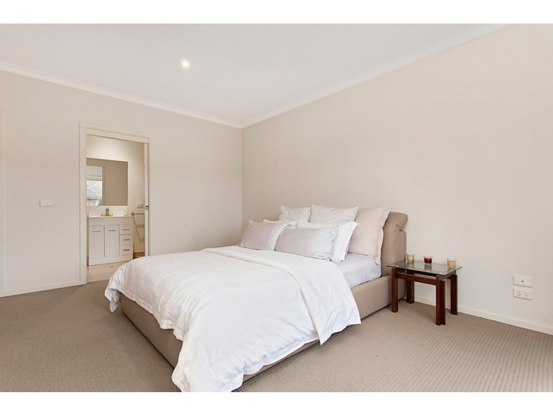 2/2 Ormond Road, West Footscray VIC 3012