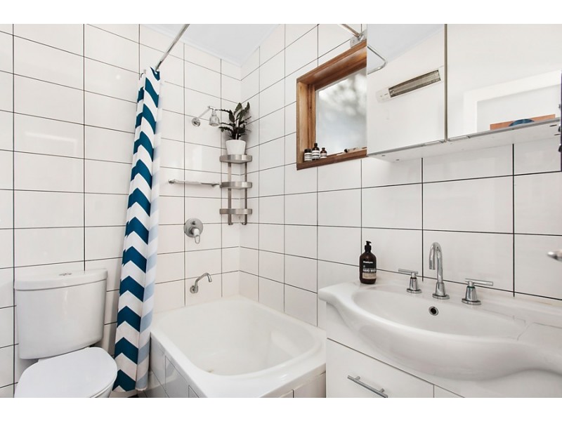 214a Ballarat Road (enter Off Park Street), Footscray VIC 3011