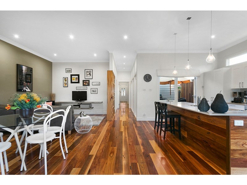 21 Queensville Street, Kingsville VIC 3012