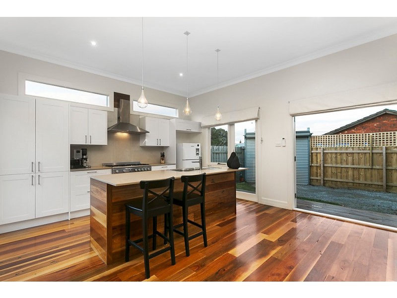 21 Queensville Street, Kingsville VIC 3012