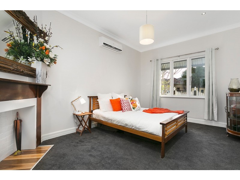 21 Queensville Street, Kingsville VIC 3012