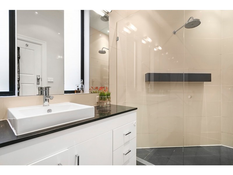 21 Queensville Street, Kingsville VIC 3012
