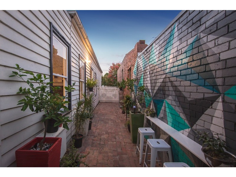 11 Walter Street, Seddon VIC 3011