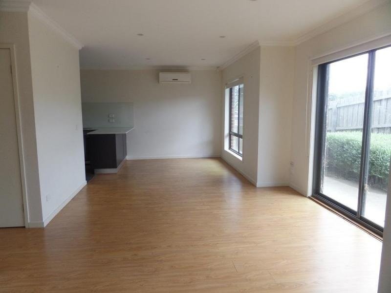 14 Forbes Grove, Oak Park VIC 3046