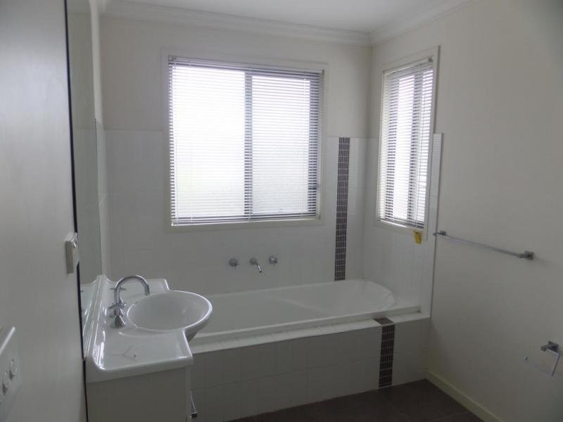 14 Forbes Grove, Oak Park VIC 3046