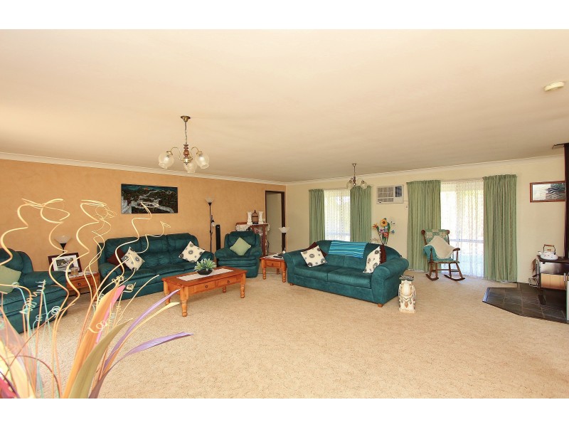 16 McLeod Close, Lorne NSW 2439
