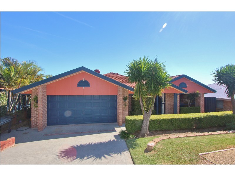 17 Bounty Avenue, Lake Cathie NSW 2445