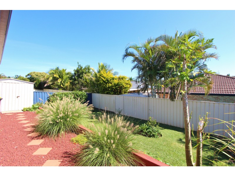 17 Bounty Avenue, Lake Cathie NSW 2445