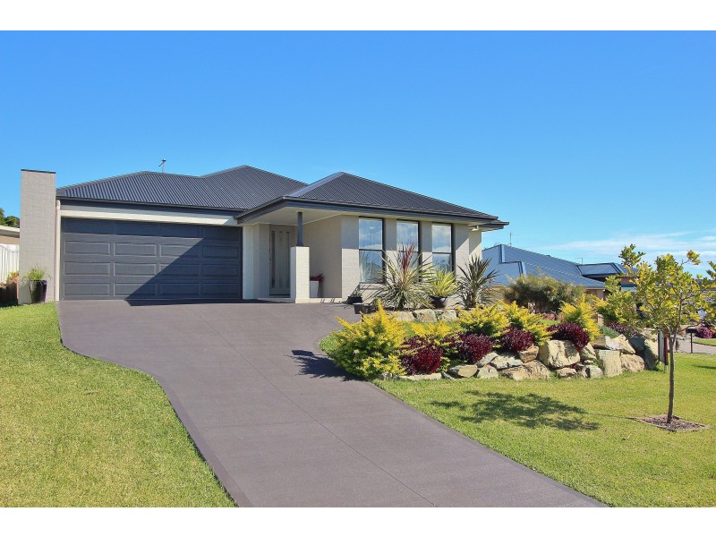 6 St Lucia Place, Bonny Hills NSW 2445