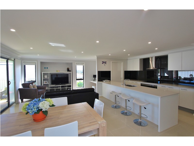 6 St Lucia Place, Bonny Hills NSW 2445