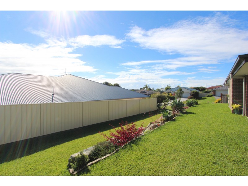 6 St Lucia Place, Bonny Hills NSW 2445