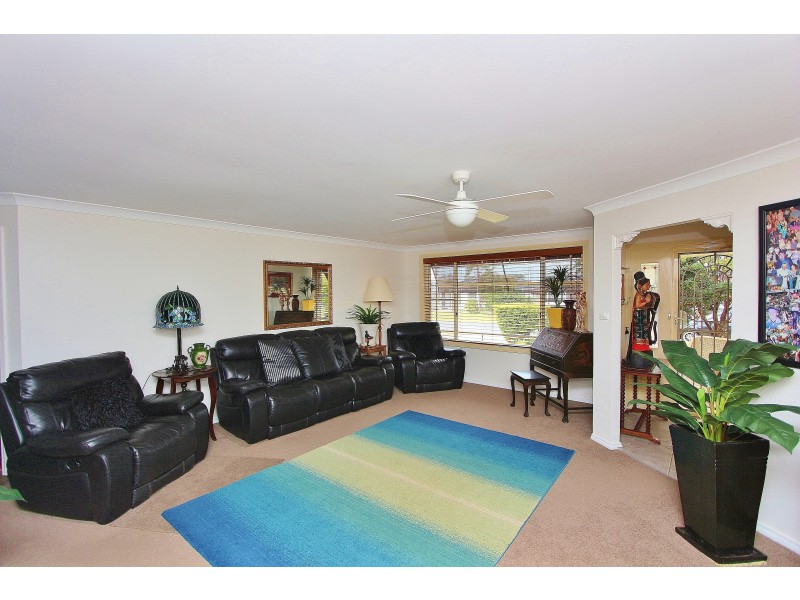 8 Explorers Way, Lake Cathie NSW 2445