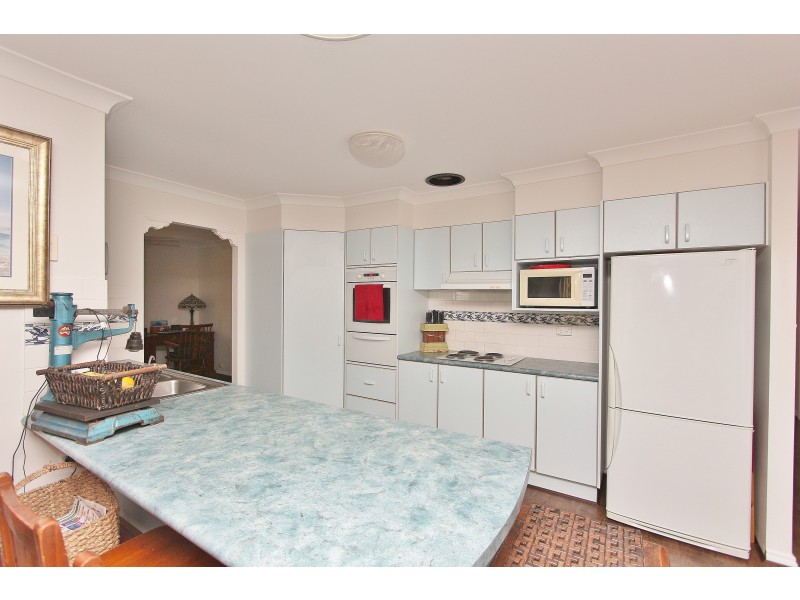 8 Explorers Way, Lake Cathie NSW 2445