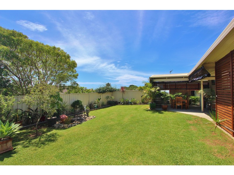 8 Explorers Way, Lake Cathie NSW 2445