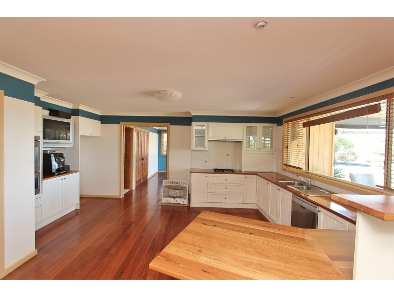 6 Iluka Way, Dunbogan NSW 2443