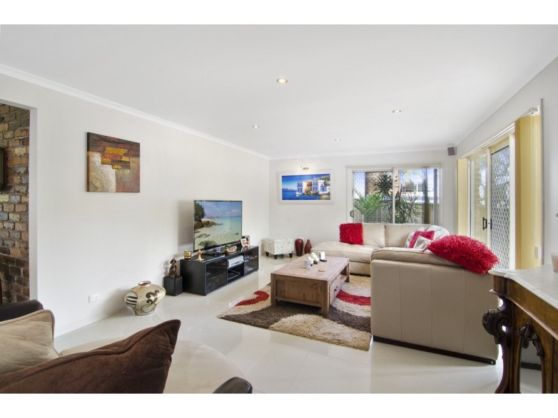 36 Seaview Parade, Elanora QLD 4221