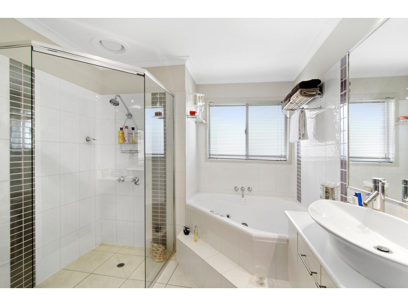 36 Seaview Parade, Elanora QLD 4221