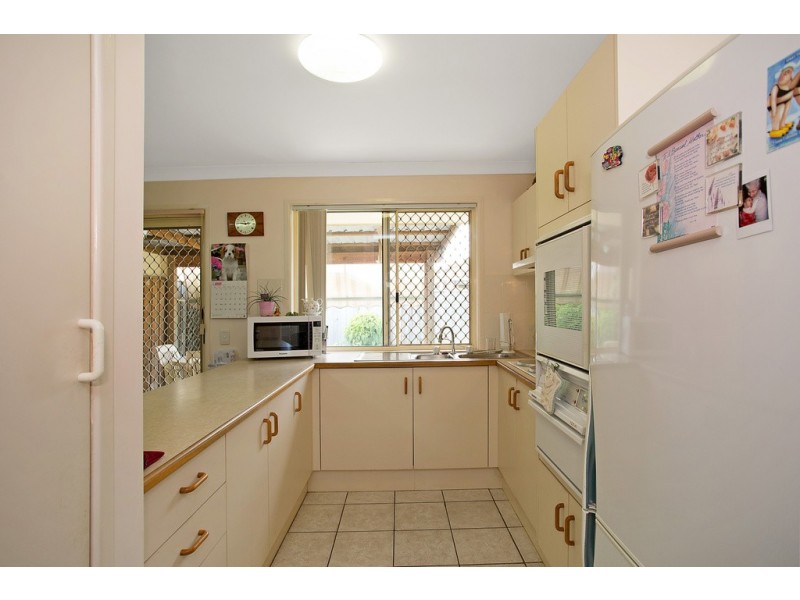 1/4 Woburn Place, Burleigh Waters QLD 4220