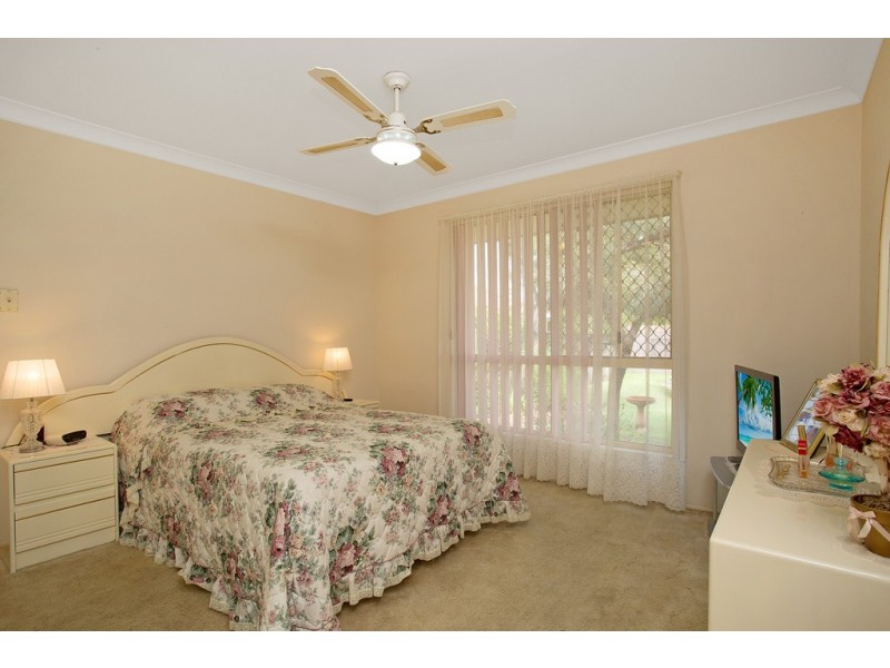 1/4 Woburn Place, Burleigh Waters QLD 4220