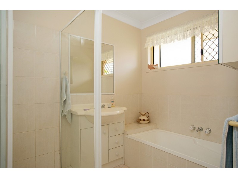 1/4 Woburn Place, Burleigh Waters QLD 4220