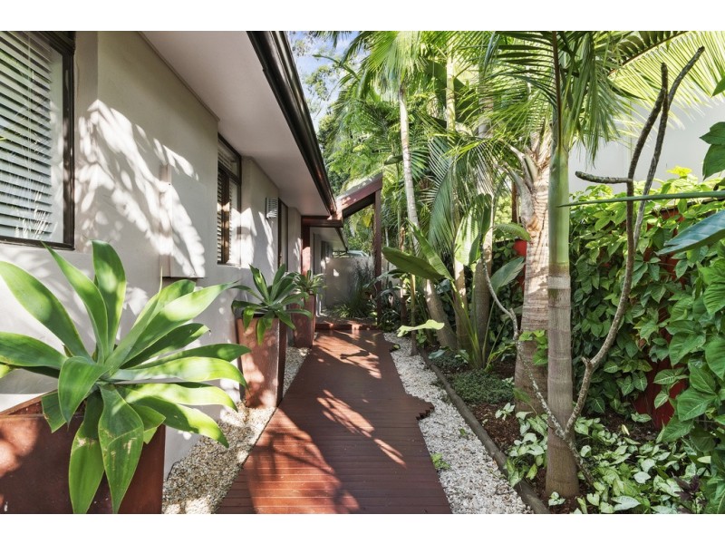 4 Tierney Drive, Currumbin Waters QLD 4223