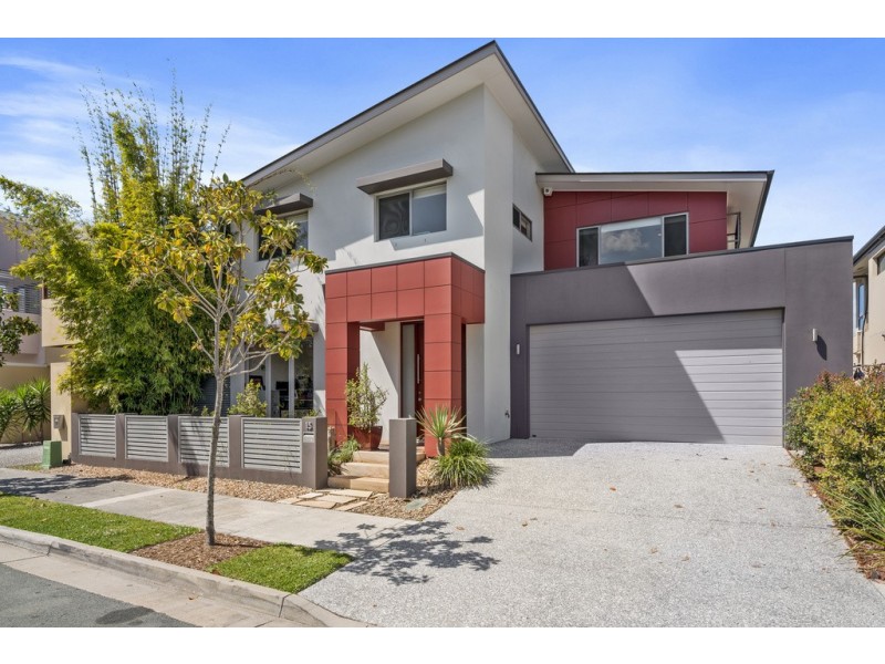 15 Lakefront Crescent, Varsity Lakes QLD 4227