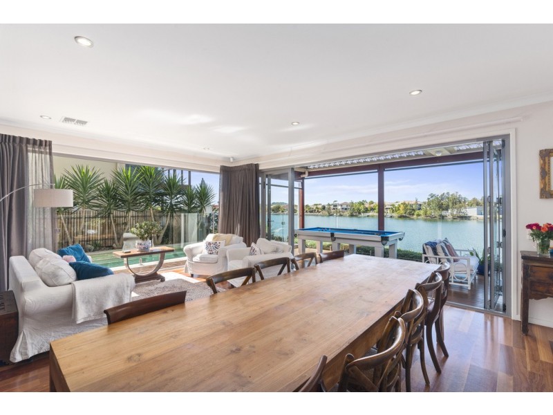 15 Lakefront Crescent, Varsity Lakes QLD 4227