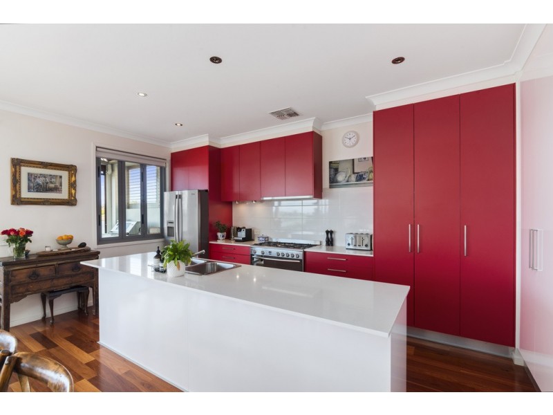 15 Lakefront Crescent, Varsity Lakes QLD 4227