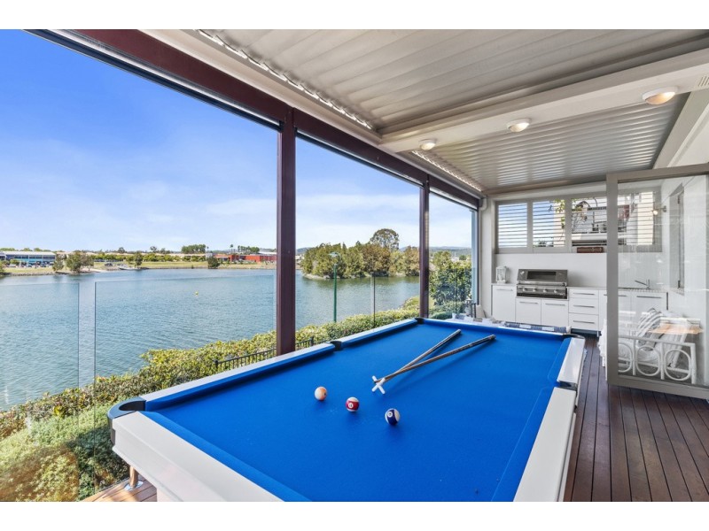 15 Lakefront Crescent, Varsity Lakes QLD 4227