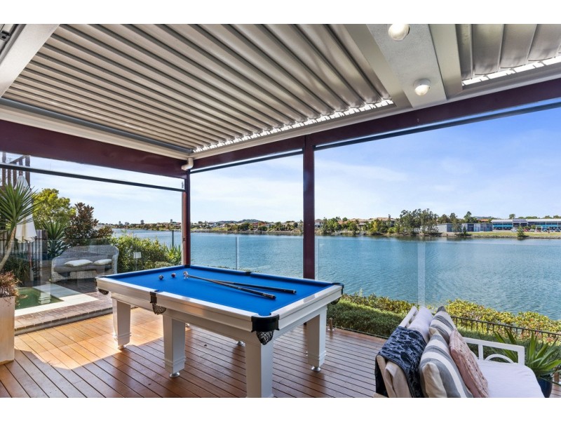 15 Lakefront Crescent, Varsity Lakes QLD 4227