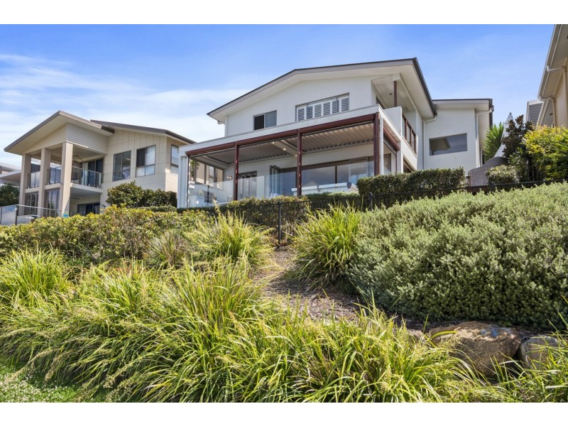 15 Lakefront Crescent, Varsity Lakes QLD 4227