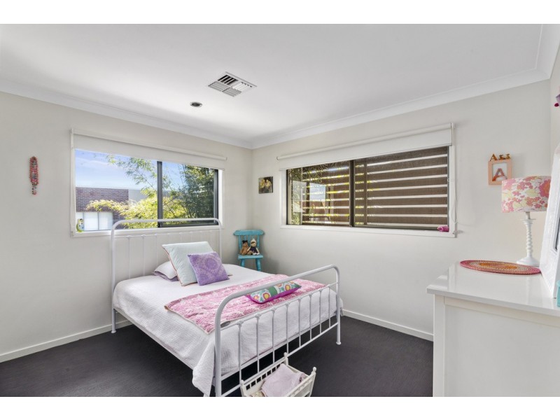 15 Lakefront Crescent, Varsity Lakes QLD 4227