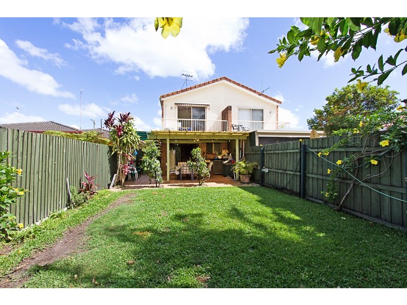 2/74 Third Avenue, Palm Beach QLD 4221