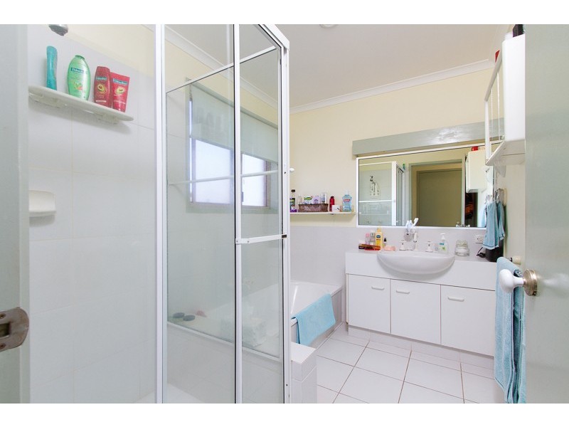 2/74 Third Avenue, Palm Beach QLD 4221