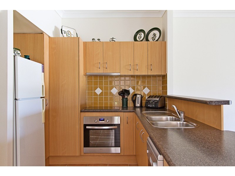 2/10 Waterdown Drive, Elanora QLD 4221