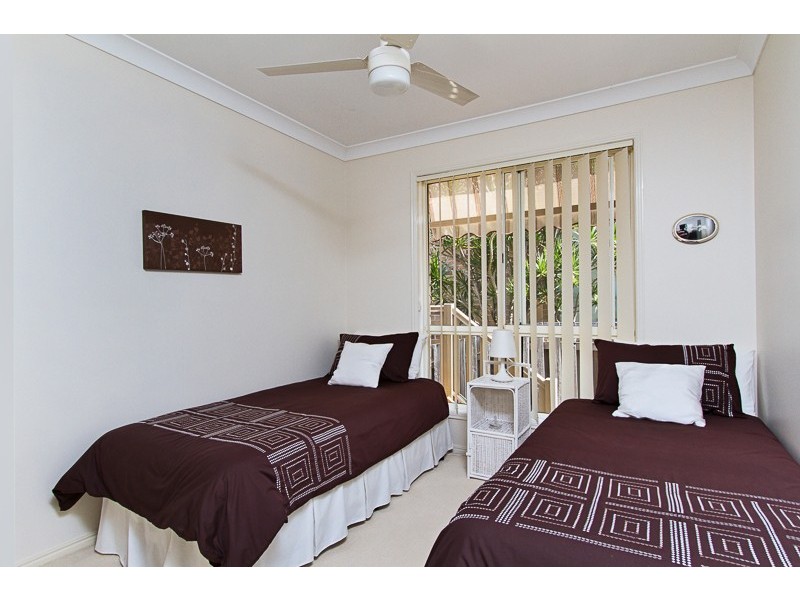 2/10 Waterdown Drive, Elanora QLD 4221