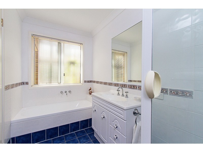 2/10 Waterdown Drive, Elanora QLD 4221