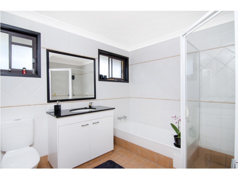 4 Dianella Court, Elanora QLD 4221