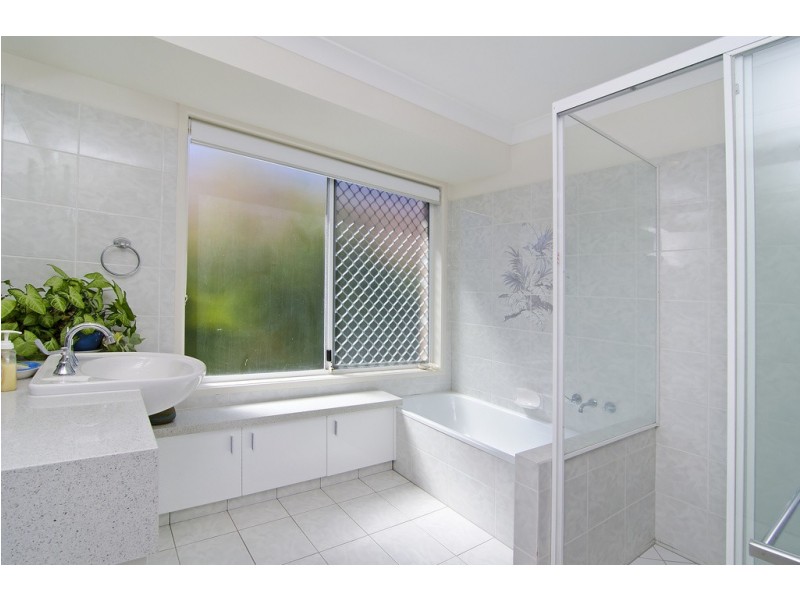 1 Rees Court, Elanora QLD 4221