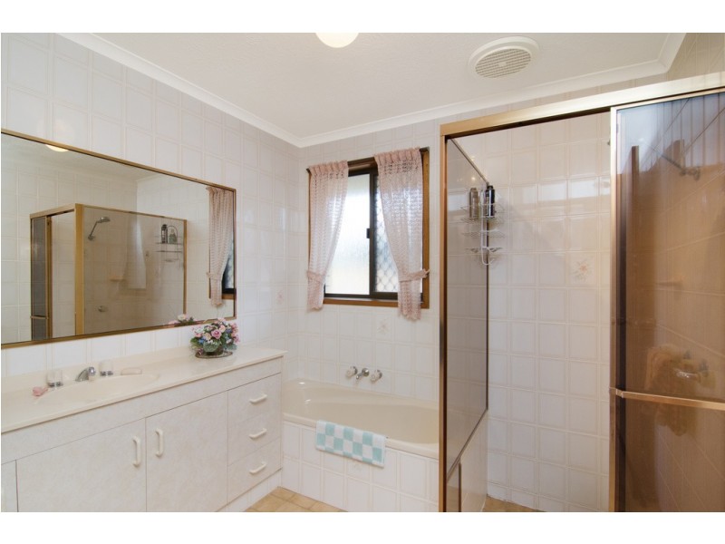 4 Spinnaker Court, Currumbin Waters QLD 4223