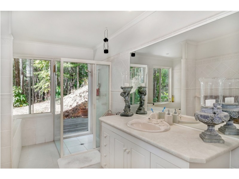 29 Calcita Avenue, Elanora QLD 4221