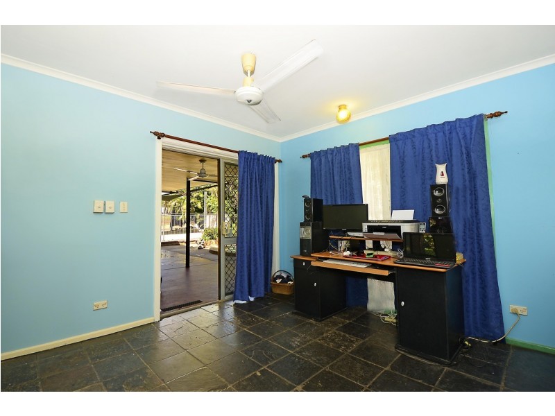 4 Strawbridge Crescent, Moulden NT 0830