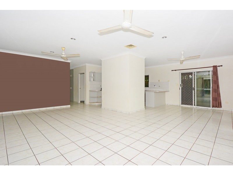 8 Strawbridge Crescent, Moulden NT 0830