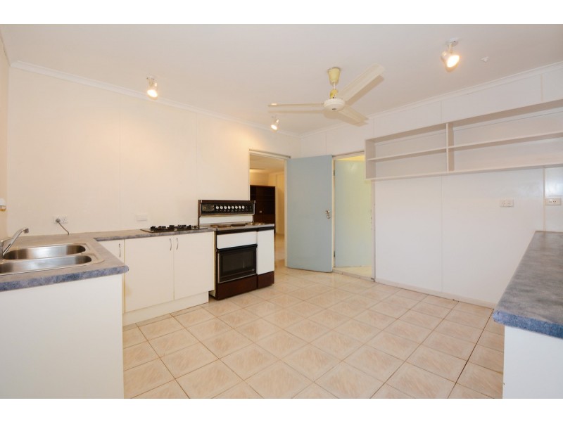 18 Lakeside Drive, Alawa NT 0810