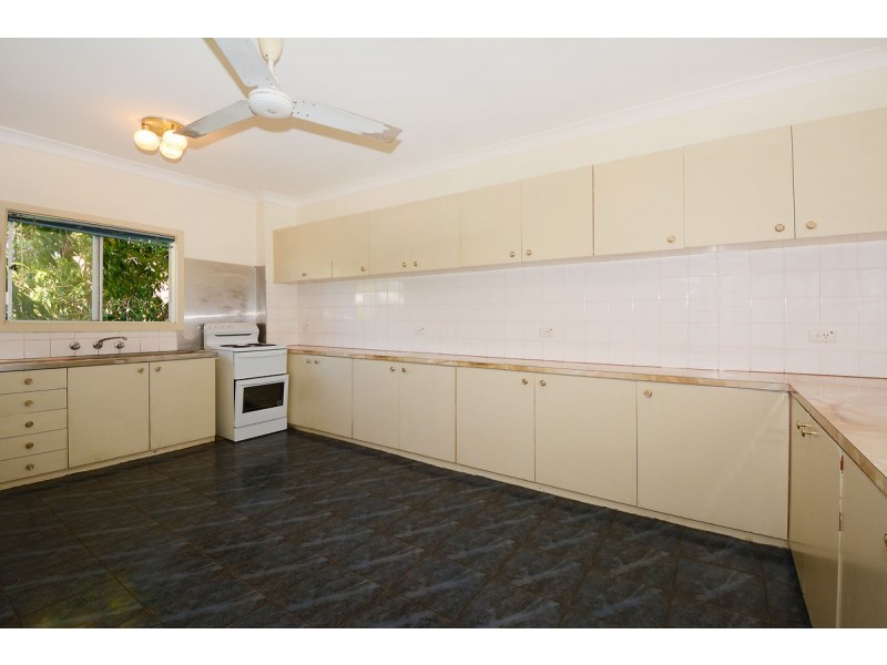 18 Lakeside Drive, Alawa NT 0810