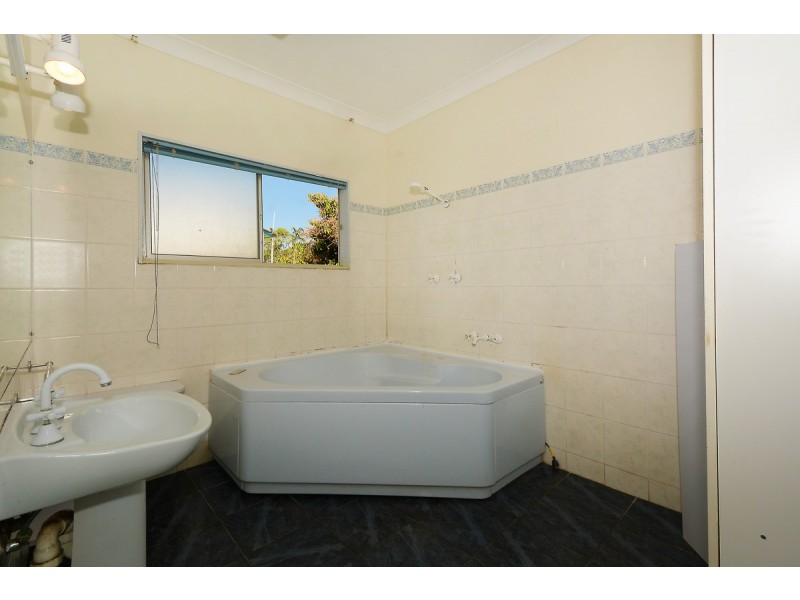 18 Lakeside Drive, Alawa NT 0810