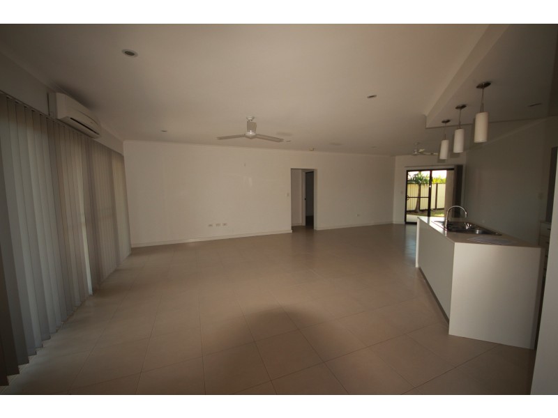 2/17 Brisbane Crescent, Johnston NT 0832